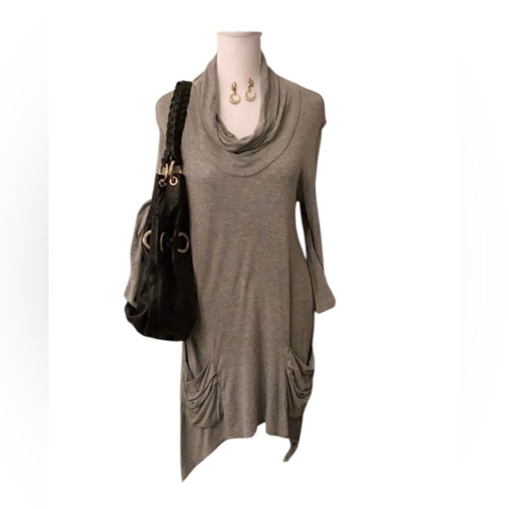 Cha Cha Vente size M long sleeve grey shark bite hem tunic with pockets EUC